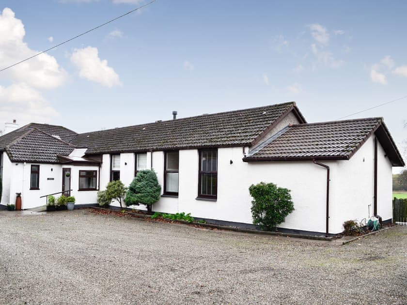 Parking | Redroofs By The Woods - Redroofs Retreats, Forfar