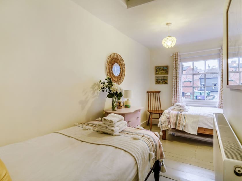 Twin bedroom | The Yellow Cottage On The Hill, Framlingham