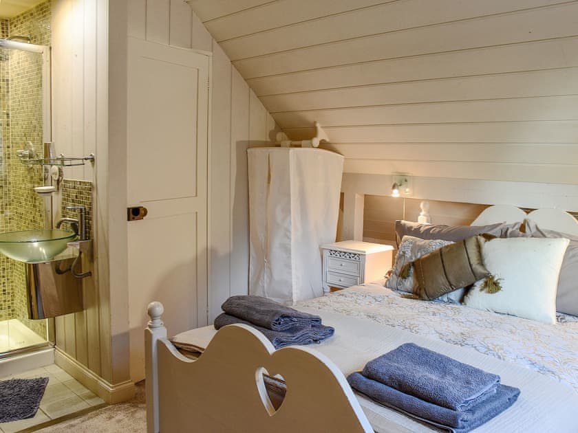 Double bedroom | Swallows Nest, Ilketshall St. Margaret, near Bungay