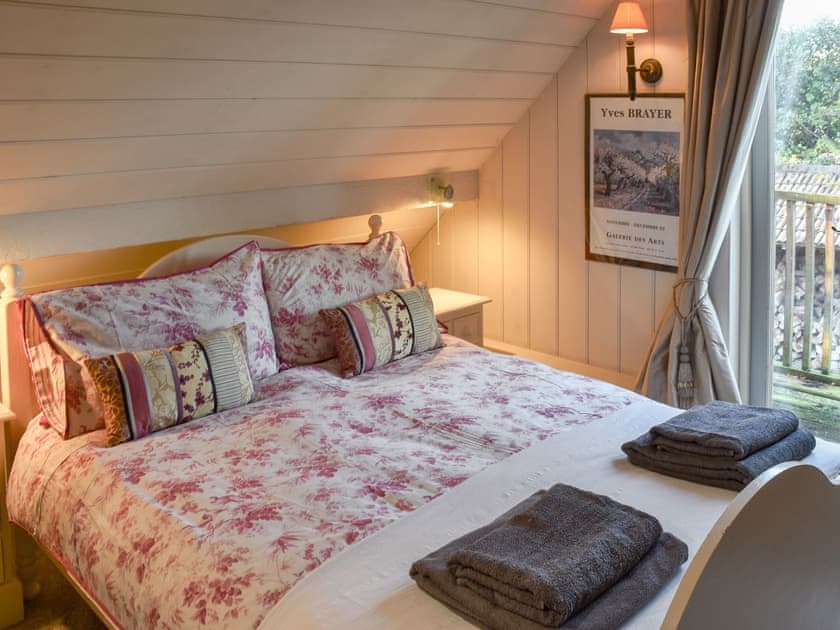 Double bedroom | Swallows Nest, Ilketshall St. Margaret, near Bungay