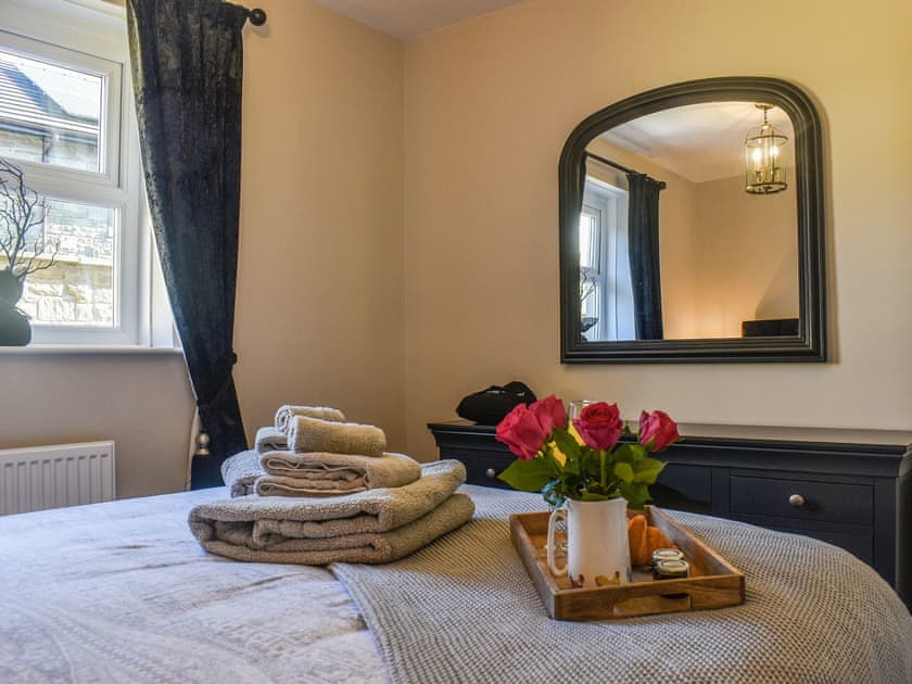 Double bedroom | Autumn Rose Cottage, Skipton