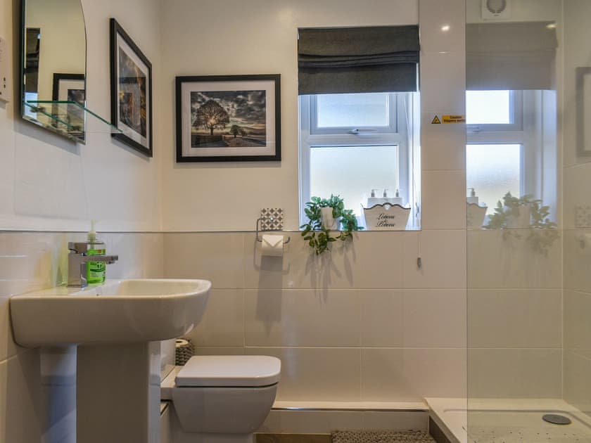 Shower room | Autumn Rose Cottage, Skipton