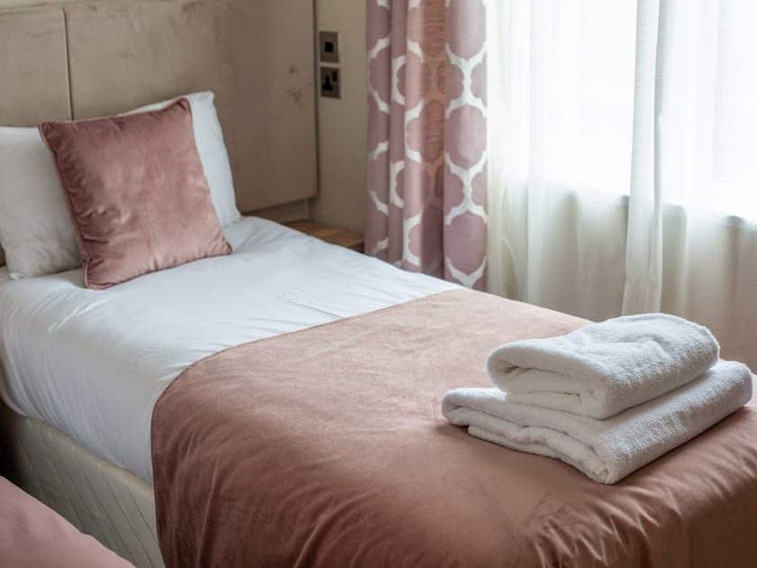 Twin bedroom | Rivendale 8, St Andrews