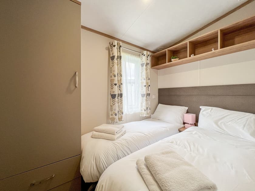 Twin bedroom | Triskele Lodge 54, St Andrews