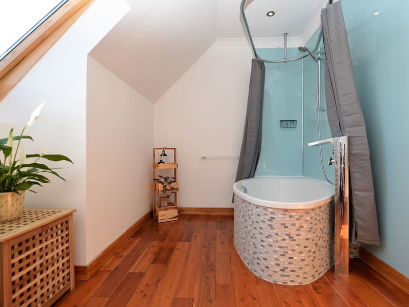 Upstairs bathroom | Kennacraig Lodge, Tarbert