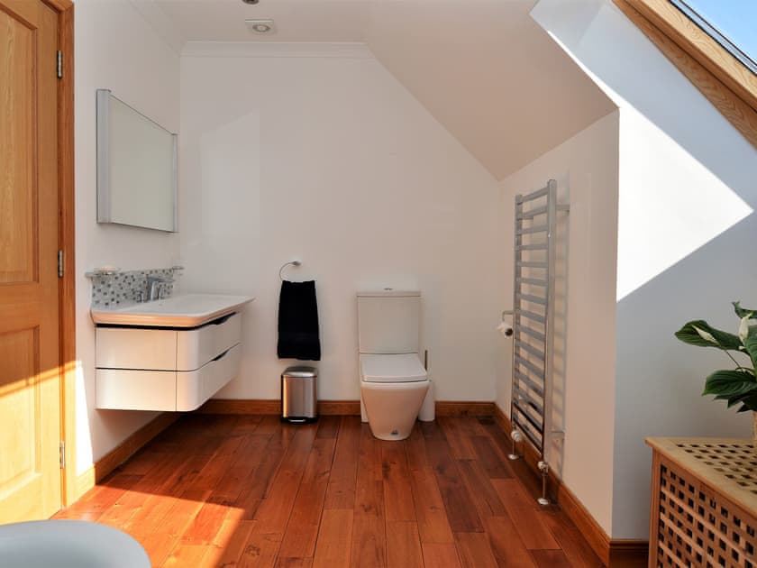 Upstairs bathroom | Kennacraig Lodge, Tarbert