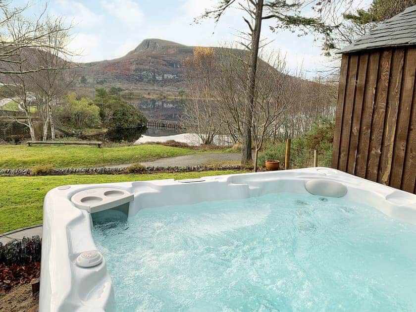 Hot tub | The Holiday Cottage, Dornoch