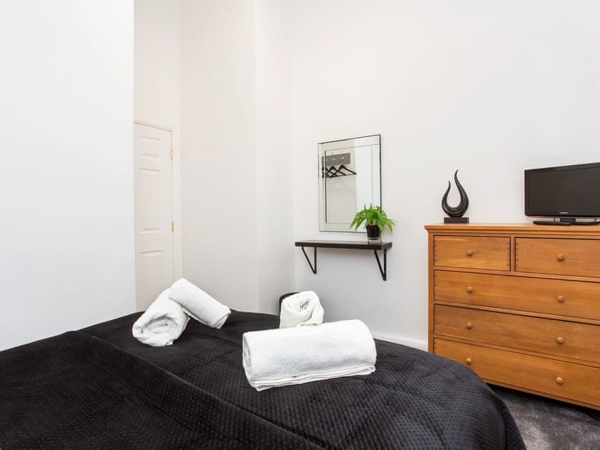 Double bedroom | Minsters Reach Apartment Four - York Boutique Lets, York