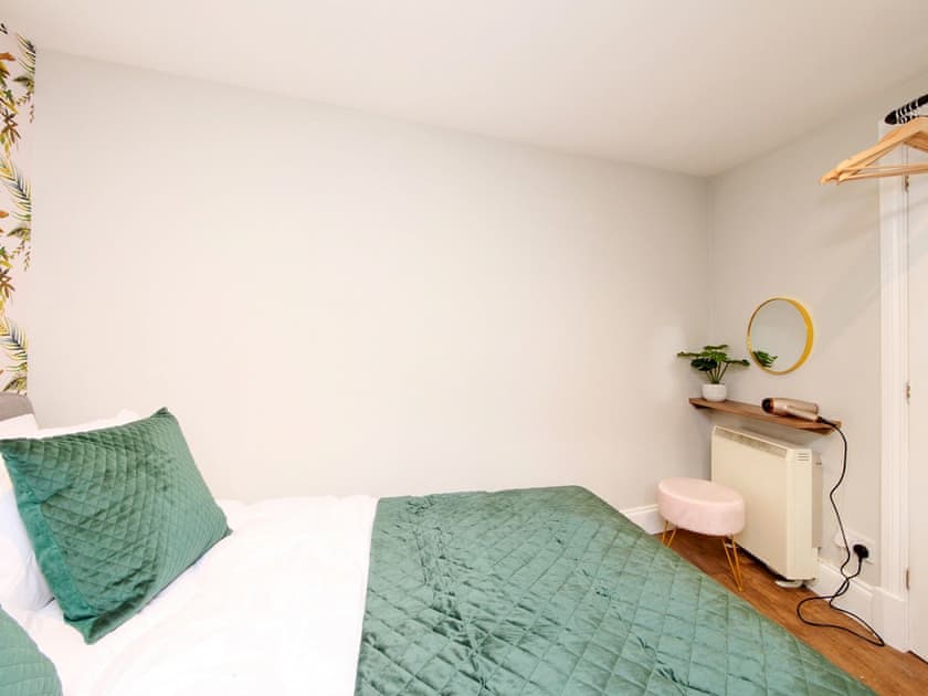 Double bedroom | The Holgate Snug - York Boutique Lets, York