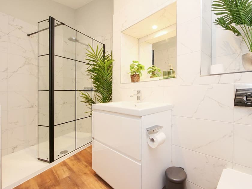 Shower room | The Holgate Snug - York Boutique Lets, York