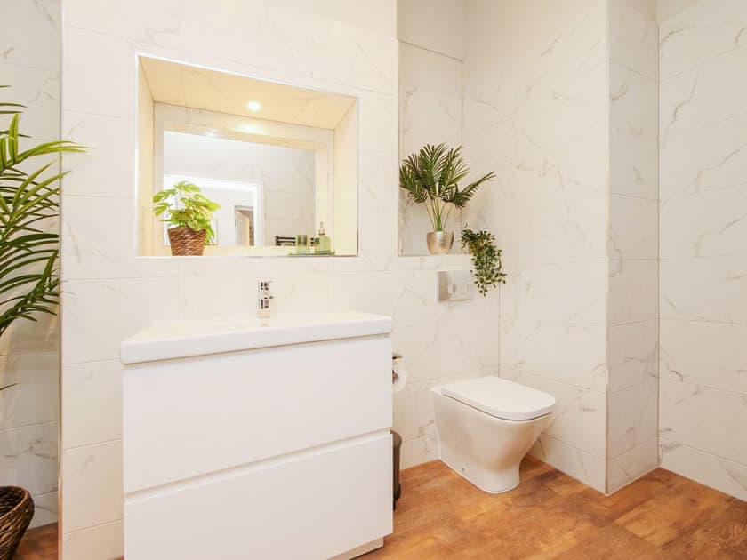 Shower room | The Holgate Snug - York Boutique Lets, York