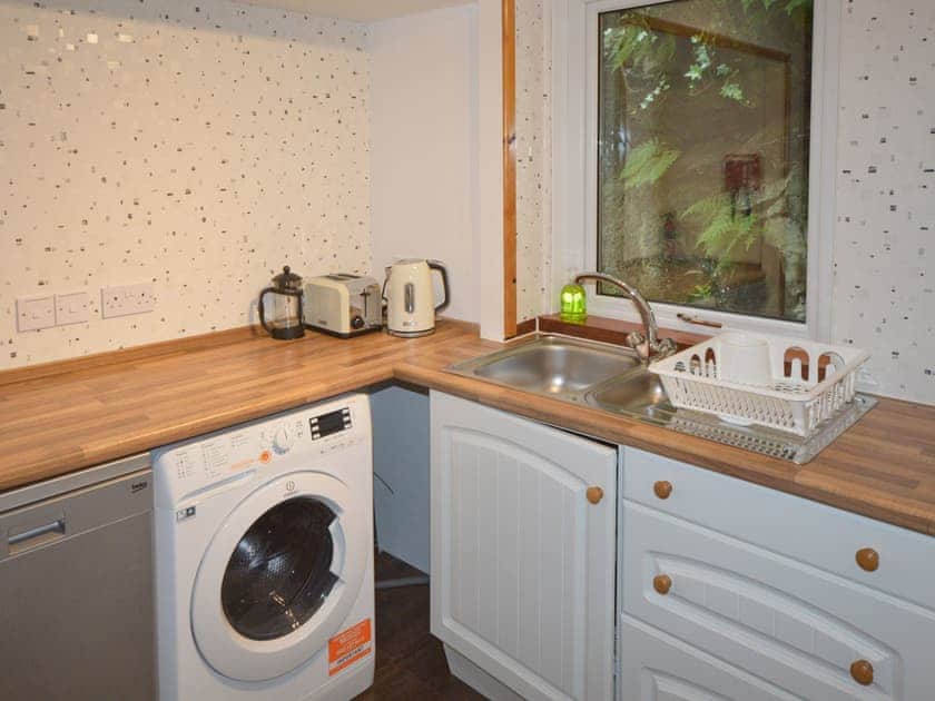 Kitchen | Ardura Apartment No 2 - Ardura Apartments, Oban