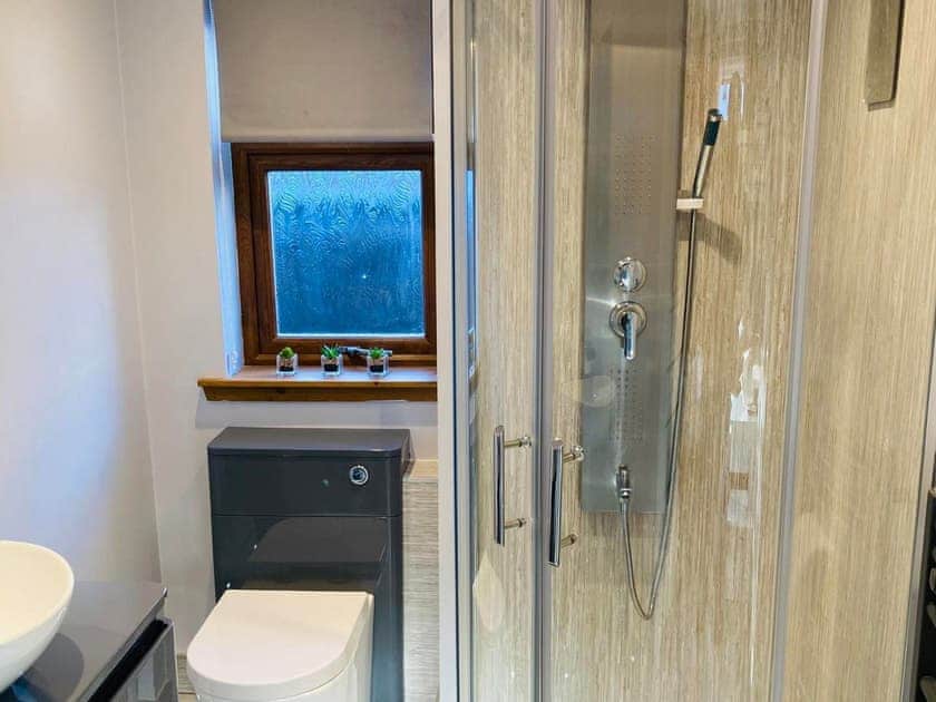 Shower room | Aonachan Cottage, Spean Bridge