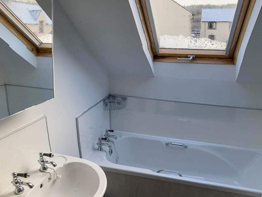 Bathroom | Aonachan Cottage, Spean Bridge