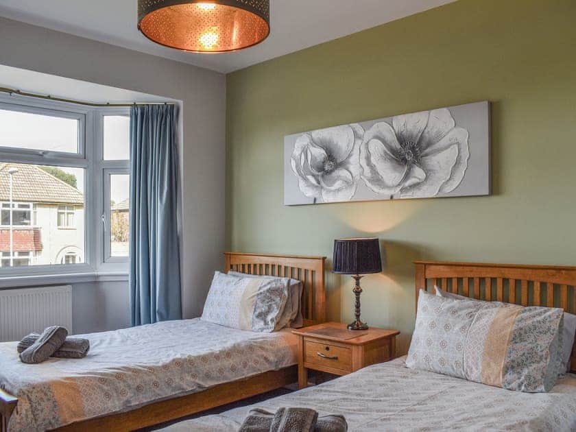 Twin bedroom | Markham House, Weymouth