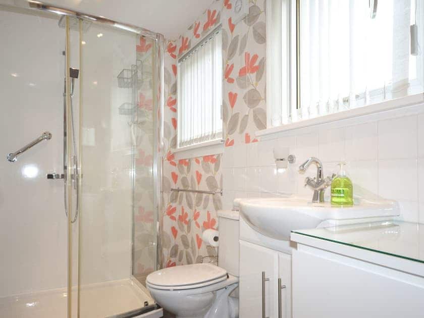 Shower room | Ardura Apartment No 1 - Ardura Apartments, Oban