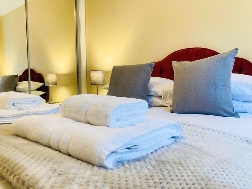 Double bedroom | Inverlochy Court, Inverlochy