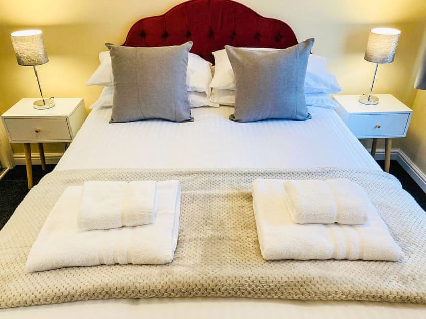Double bedroom | Inverlochy Court, Inverlochy
