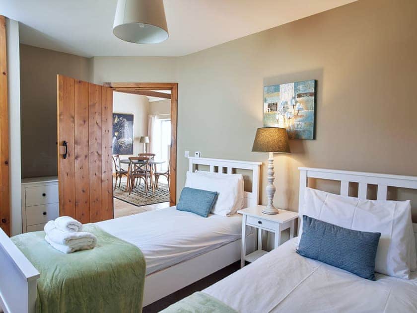 Twin bedroom | The Hayloft - Manor Mews, Tattersett, near Fakenham