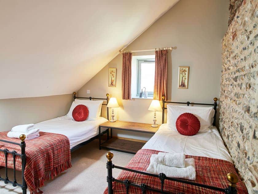 Upstairs twin room  | The Strawhouse - Manor Mews, Tattersett, near Fakenham