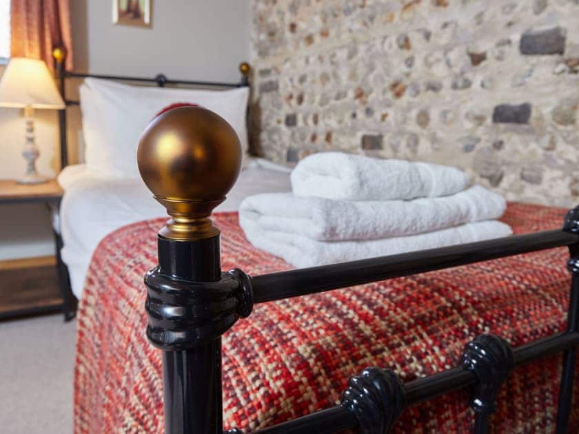 Upstairs twin room  | The Strawhouse - Manor Mews, Tattersett, near Fakenham