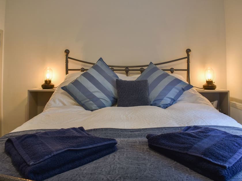 Double bedroom | Vine Cottage, Whatstandwell, near Matlock