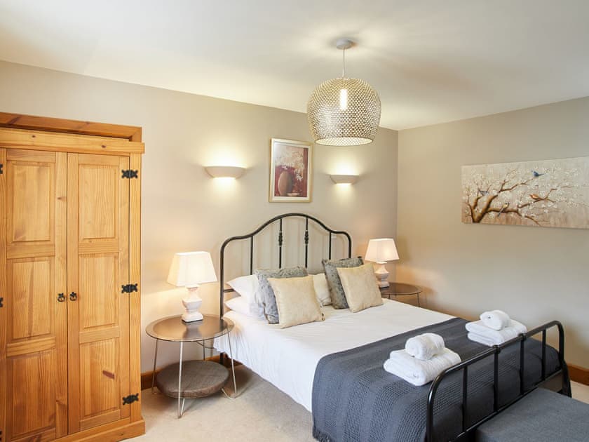 King size bedroom  | The Old Feedhouse - Manor Mews, Tattersett, near Fakenham