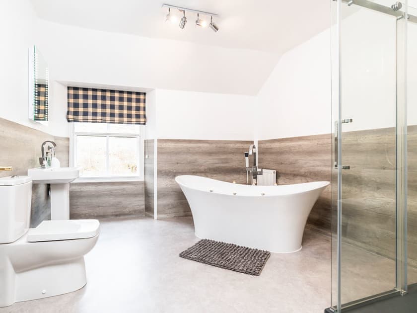 Bathroom | Inverpattack Lodge - Ardverikie Cottages, Kinloch Laggan