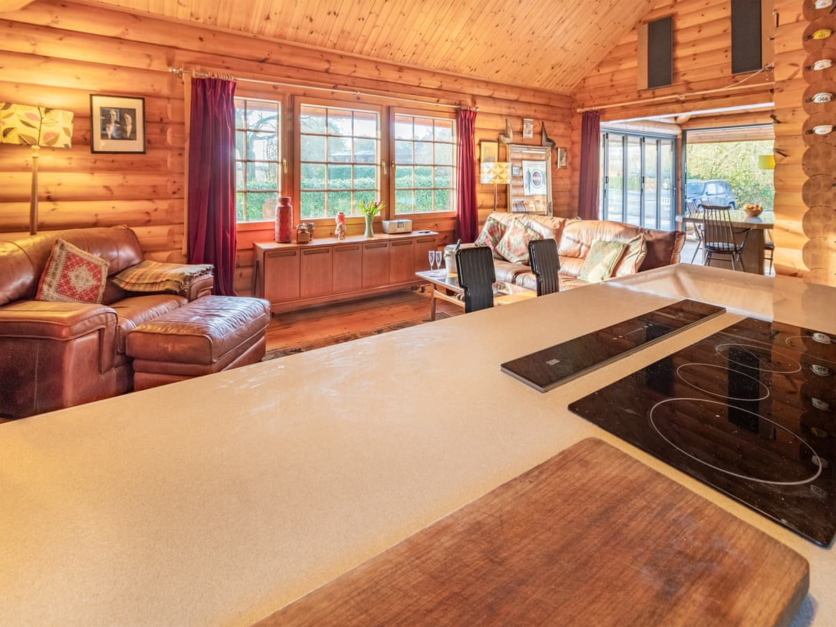 Grebe Lodge (Lodge 6) - Holiday lodge in East Anglia - Image 5