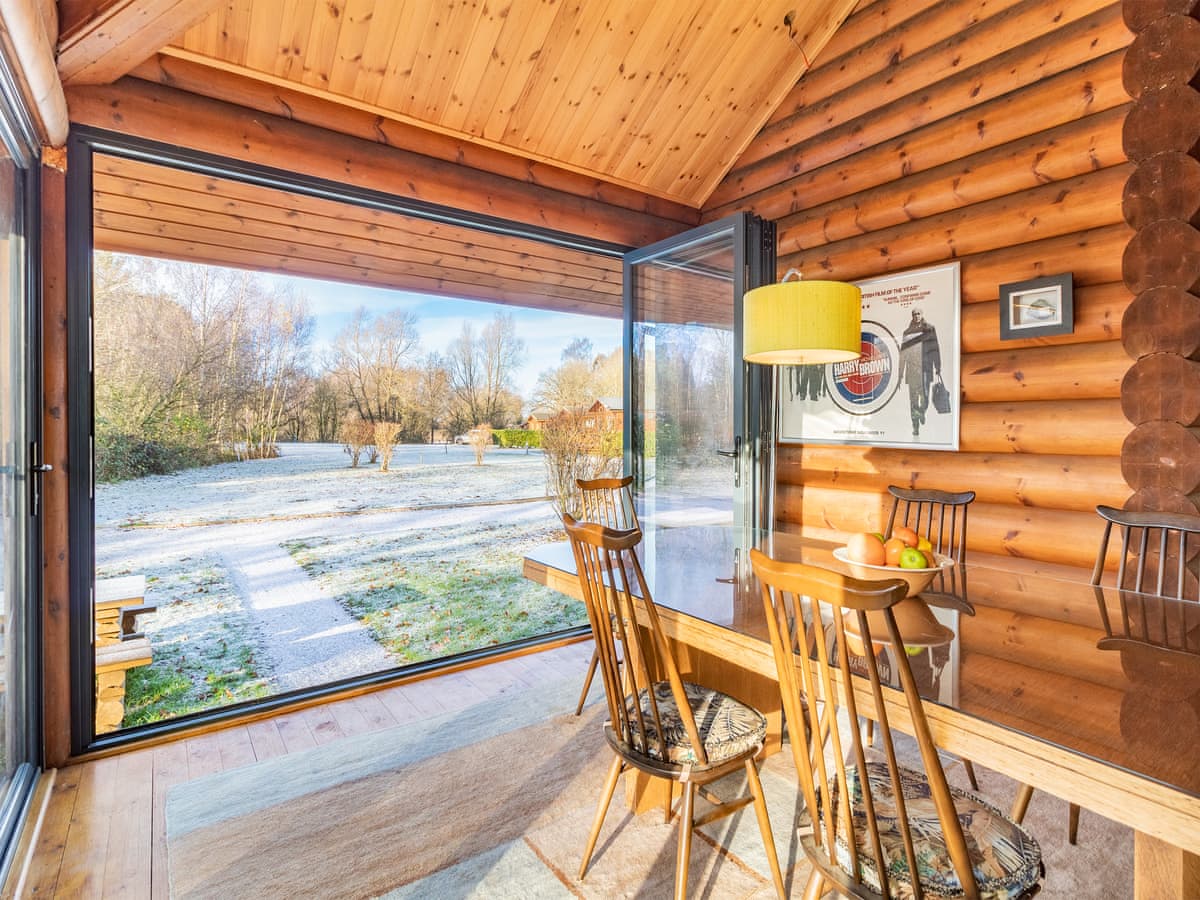 Grebe Lodge (Lodge 6) - Holiday lodge in East Anglia - Image 2