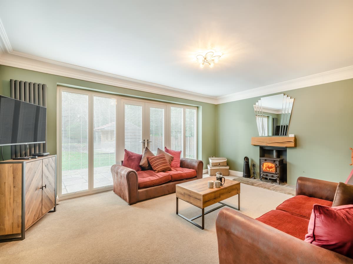 Cedar Lodge - Holiday lodge in East Anglia - Image 3