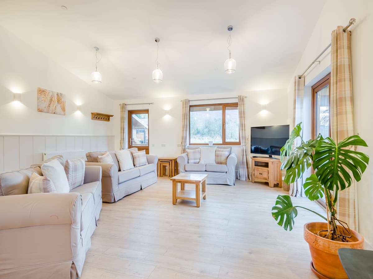 Mid Wales Lodges - Hawthorn Lodge - Image 3