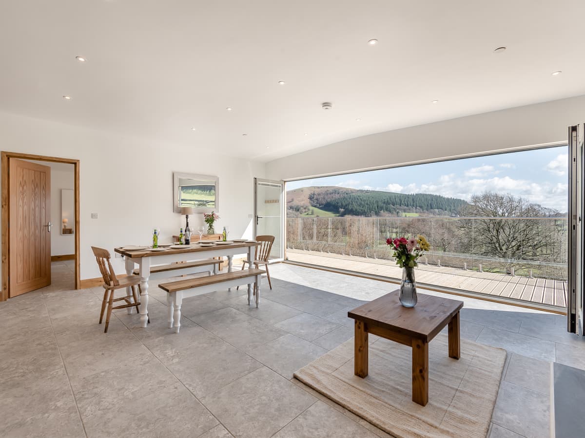 Acre Luxury Lodges - Larchwood Lodge - Image 5