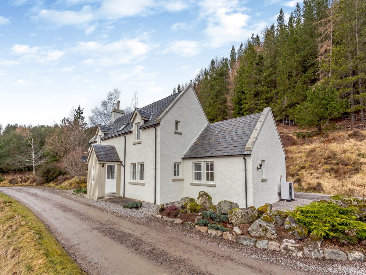 Self-catering cottages in Achnasheen