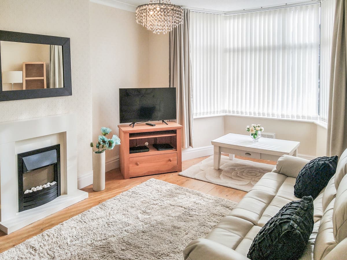Acacia Apartments - Court Apartment