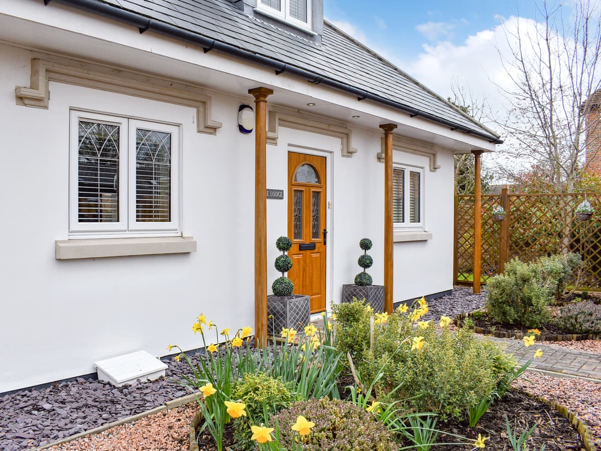 The Lodge - Holiday lodge in Southern England - Image 2