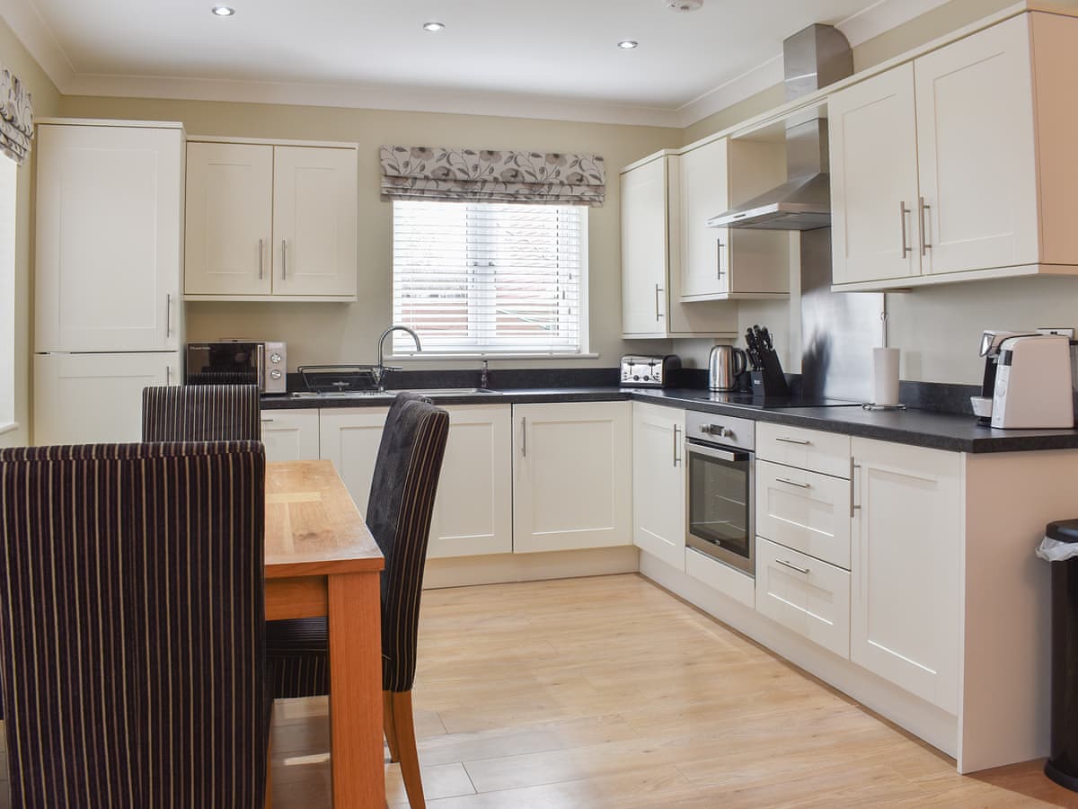 The Lodge - Holiday lodge in Southern England - Image 5