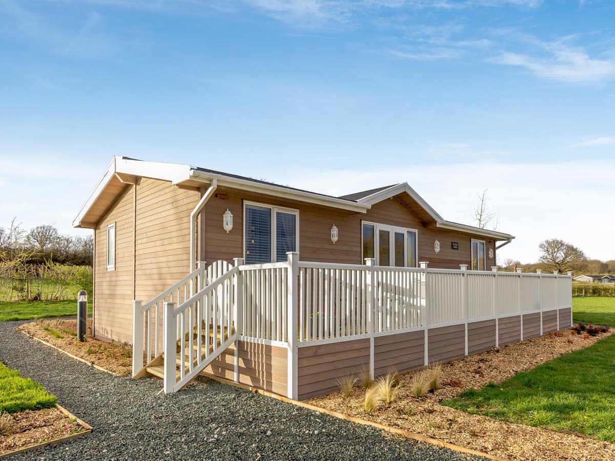 Heather Lodge - Holiday lodge in Central England - Image 1
