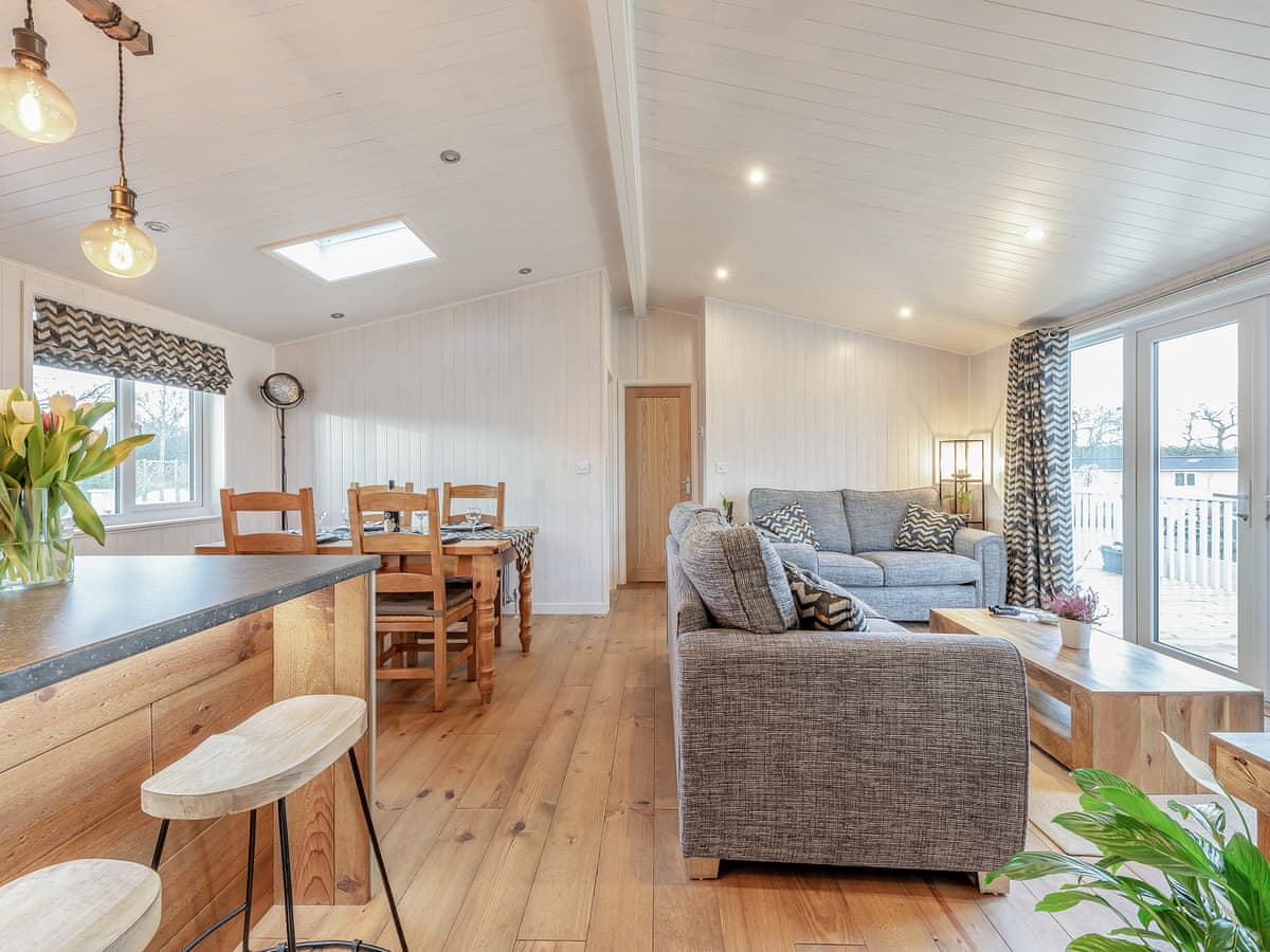 Heather Lodge - Holiday lodge in Central England - Image 5