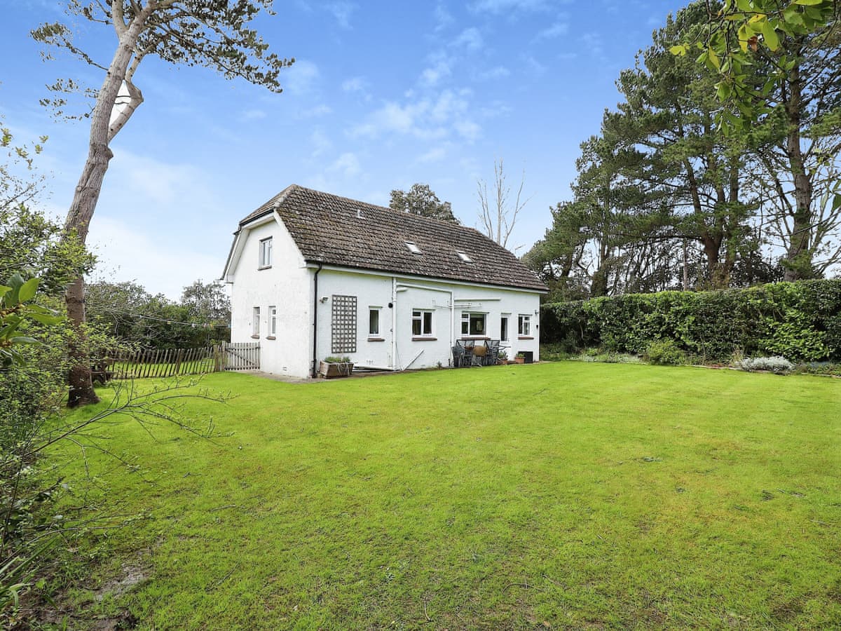 Rofford Lodge - Holiday Lodge in Southern England - Image 1