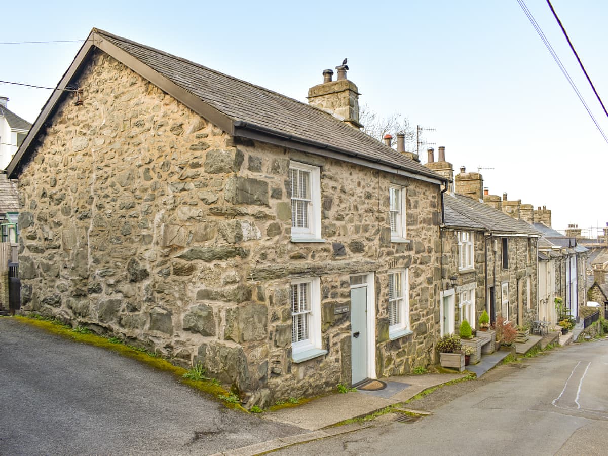 Tryfar House