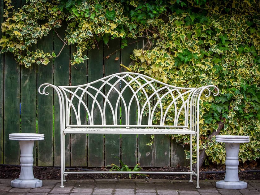 Sitting-out-area | Creamery Cottage, Strensall