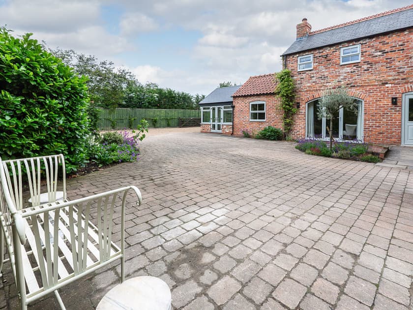 Sitting-out-area | Creamery Cottage, Strensall