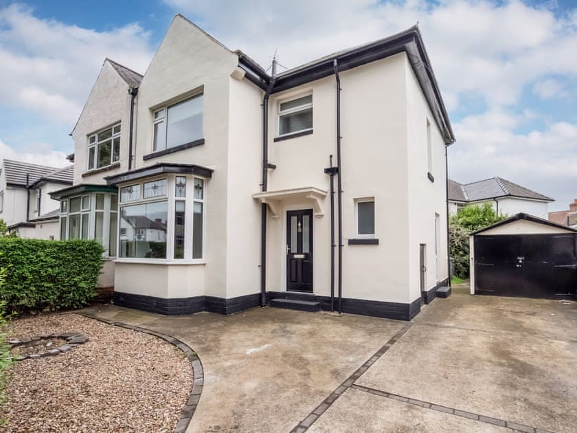 Exterior | Stylish Hot Tub House, York