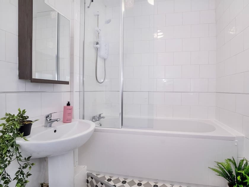 Bathroom | Stylish Hot Tub House, York