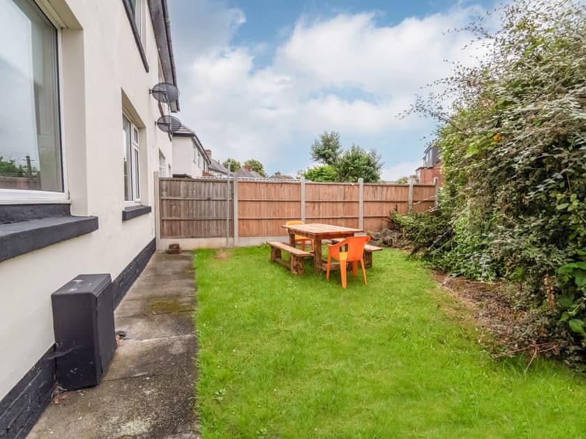 Garden | Stylish Hot Tub House, York