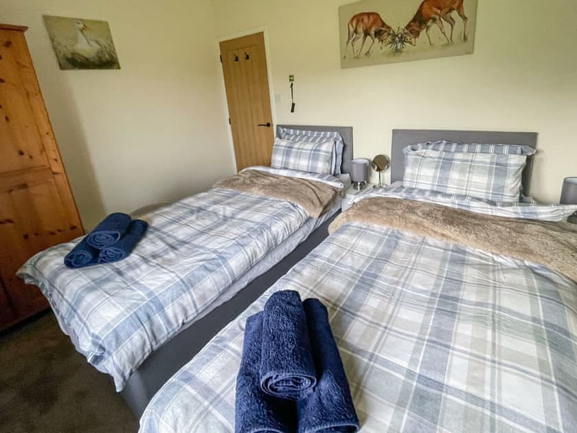 Twin bedroom | Old Alton Hall Farmhouse, Holbrook, near Ipswich