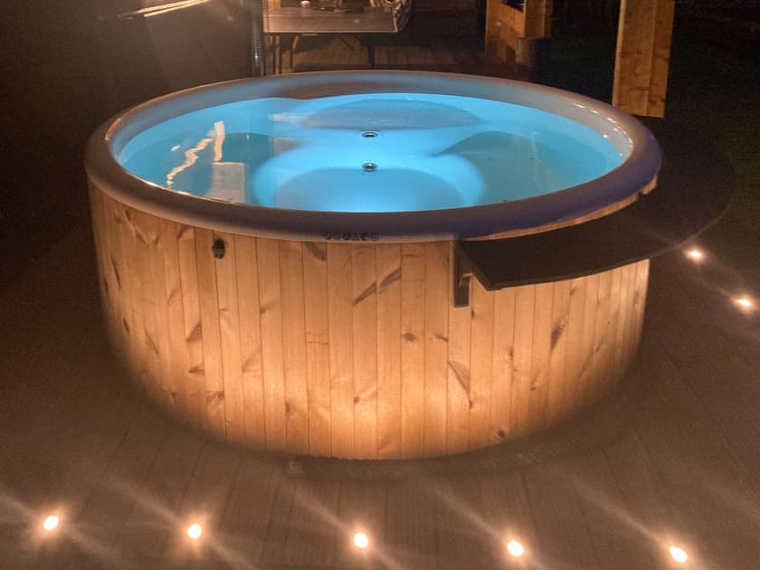 Hot tub | The Pendre Longbarn, Pont-Rhyd-y-Groes, near Ystrad Meurig