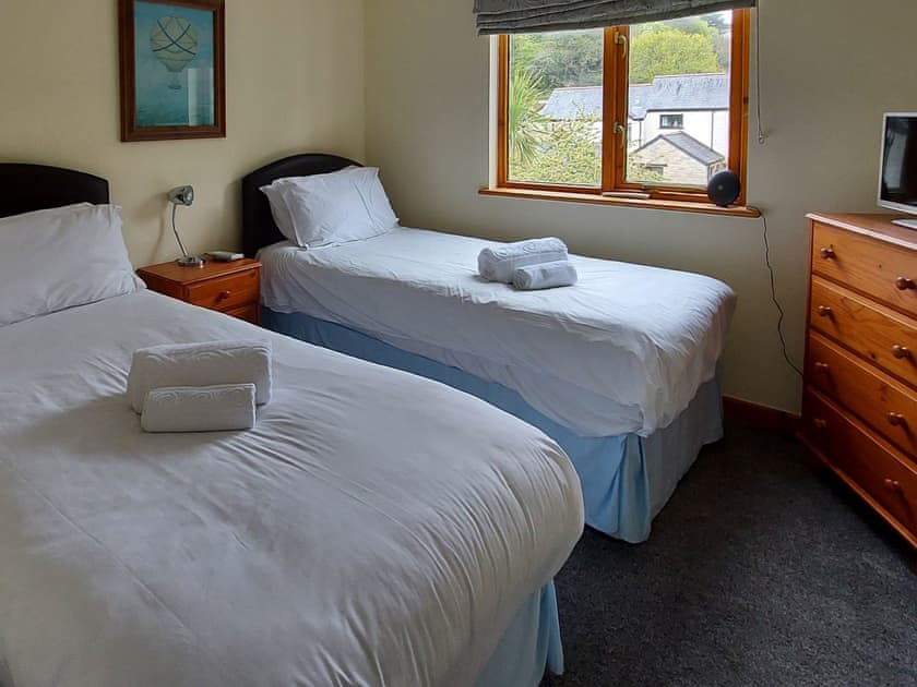 Twin bedroom | Trellee, Pendra Loweth, near Falmouth