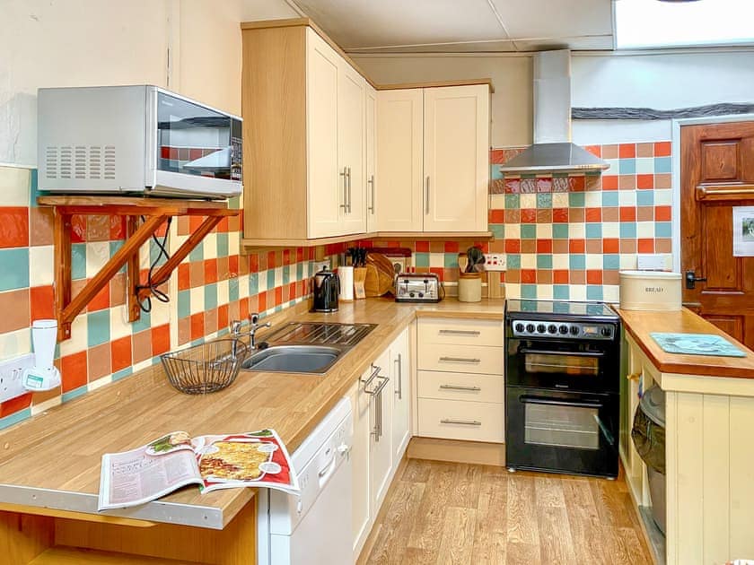Kitchen | Brook House 2 - Brook House Cottage Holidays, Bassenthwaite